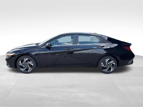 New 2026 Hyundai Elantra Limited FWD image 2
