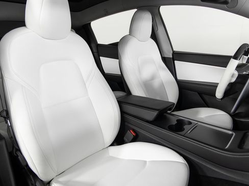 Used 2022 Tesla Model Y Long Range image 28