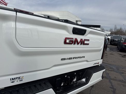 Used 2024 GMC Sierra 2500 AT4 w/ AT4 Preferred Package image 33