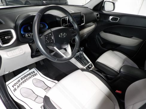 Used 2025 Hyundai Venue SEL FWD image 8