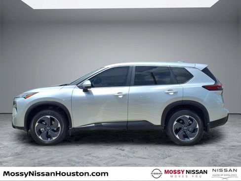 Certified 2025 Nissan Rogue SV FWD image 5