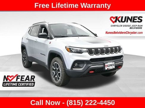 Used 2025 Jeep Compass Trailhawk AWD/4WD image 1