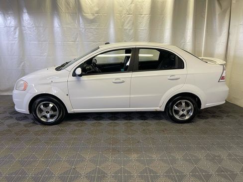 Used 2009 Chevrolet Aveo LT w/ Power and Convenience Package FWD image 5