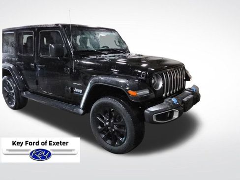 Used 2023 Jeep Wrangler Unlimited Sahara w/ Cold Weather Group AWD/4WD image 2