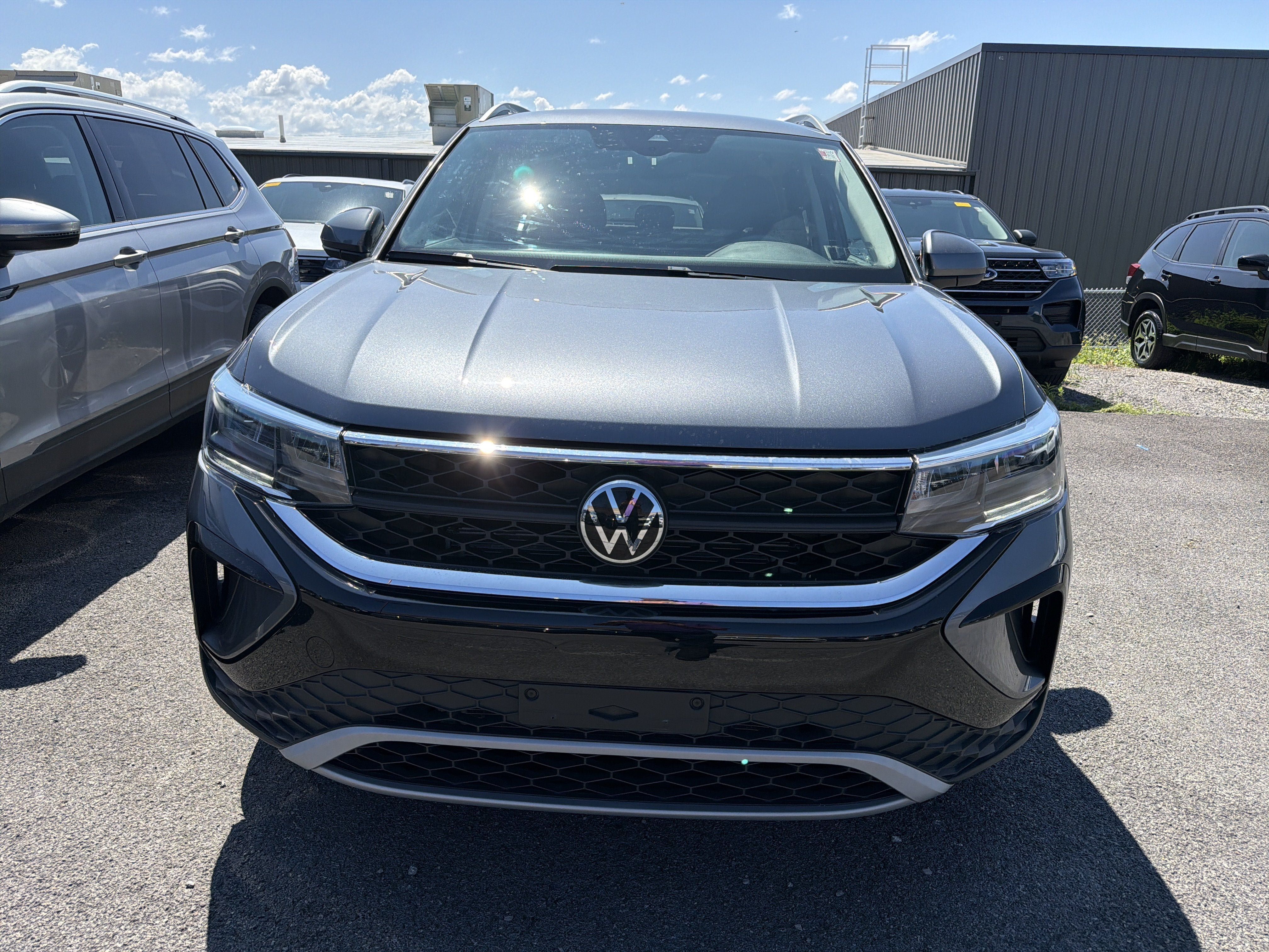 Used 2023 Volkswagen Taos SE AWD/4WD image 3