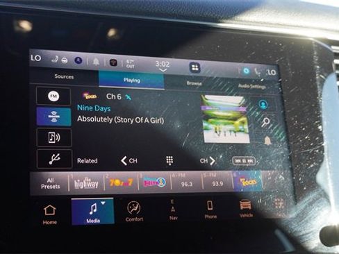 Used 2023 Jeep Wagoneer L Series III w/ Preferred Equipment Group image 24