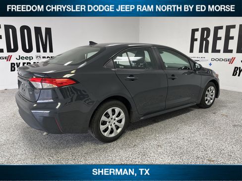 Used 2025 Toyota Corolla LE image 4