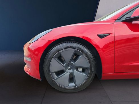 Used 2021 Tesla Model 3 Standard Range Plus image 9