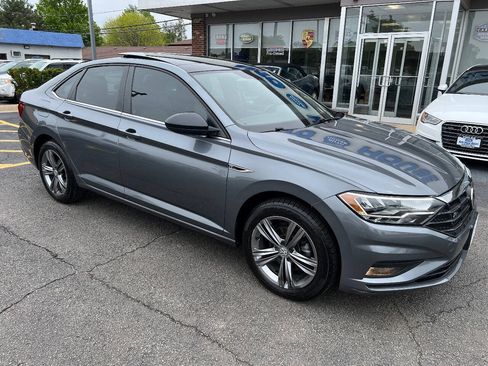 Used 2019 Volkswagen Jetta R-Line FWD image 4