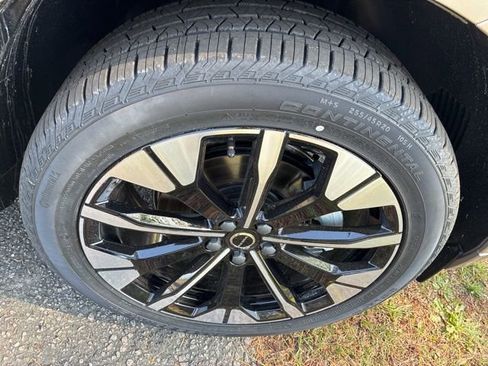 New 2026 Volvo XC60 B5 Plus w/ Protection Package Premier image 17