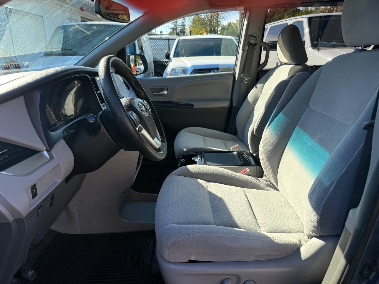 Used 2015 Toyota Sienna LE FWD image 18