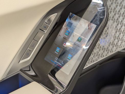 Certified 2024 BMW 760i xDrive 760i xDrive w/ Executive Package image 27