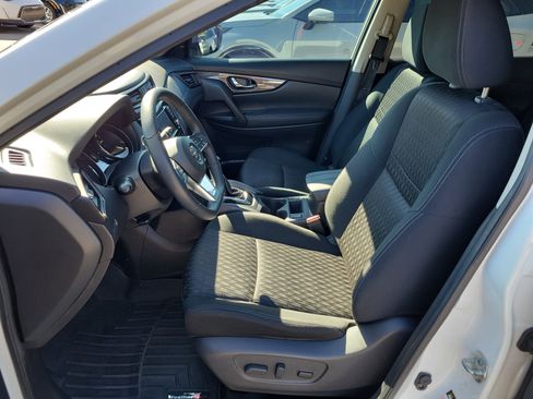 Used 2018 Nissan Rogue SV w/ Premium Package image 21