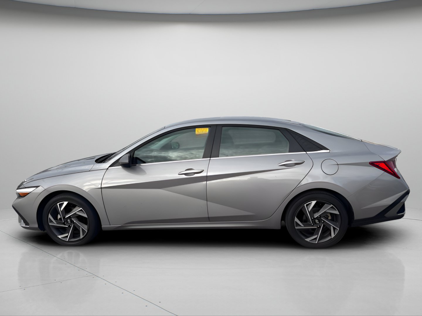 Used 2025 Hyundai Elantra Limited FWD image 12