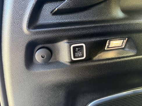 Used 2022 Jeep Grand Cherokee L Limited image 19