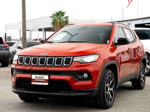 Used 2024 Jeep Compass Latitude image 9