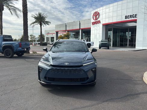 Used 2025 Toyota Crown Signia Limited image 2