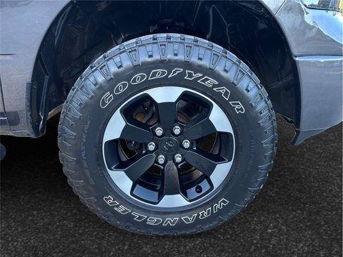Used 2019 RAM 1500 4x4 Crew Cab Tradesman image 12