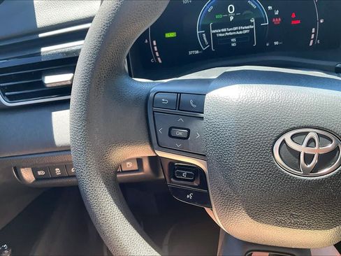 Used 2025 Toyota Camry LE w/ Convenience Package FWD image 23