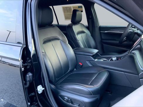 Used 2024 Jeep Grand Cherokee L Limited w/ Black Appearance Package RWD image 9