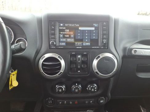 Used 2016 Jeep Wrangler Unlimited Rubicon w/ Max Tow Package image 18