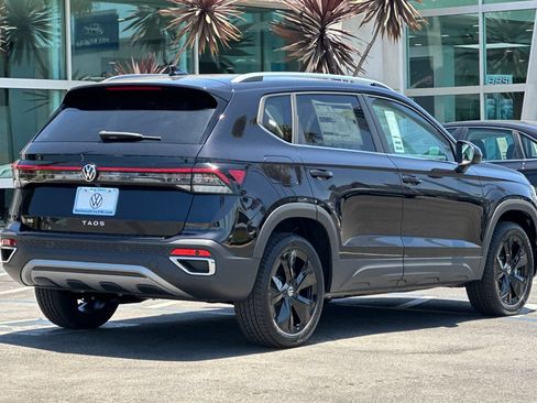 New 2026 Volkswagen Taos SE FWD image 5