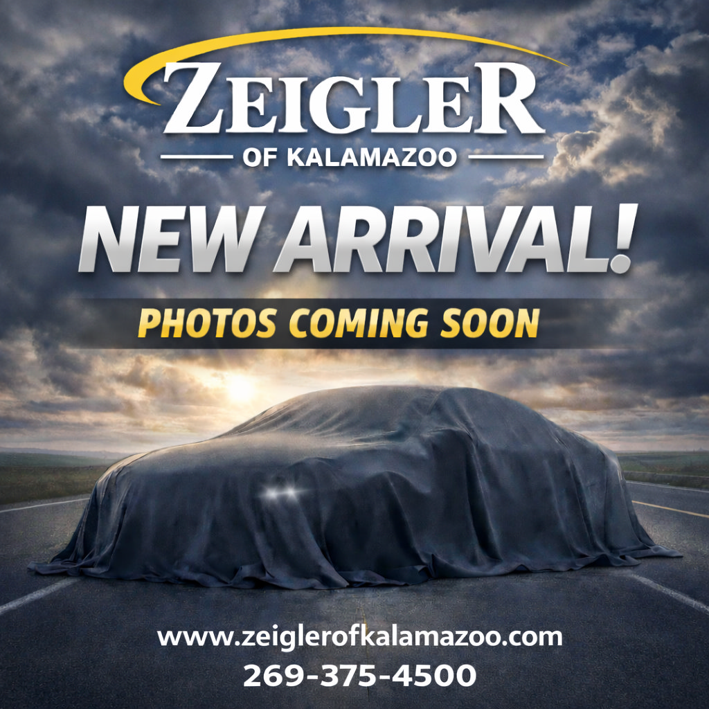 Used 2025 Chrysler Pacifica Limited FWD image 1