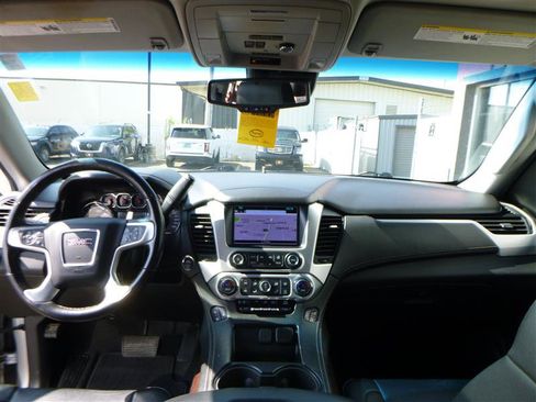 Used 2019 GMC Yukon XL SLT w/ Open Road Package image 10