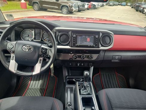 Used 2018 Toyota Tacoma SR5 image 18