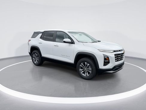 New 2026 Chevrolet Equinox LT FWD image 2