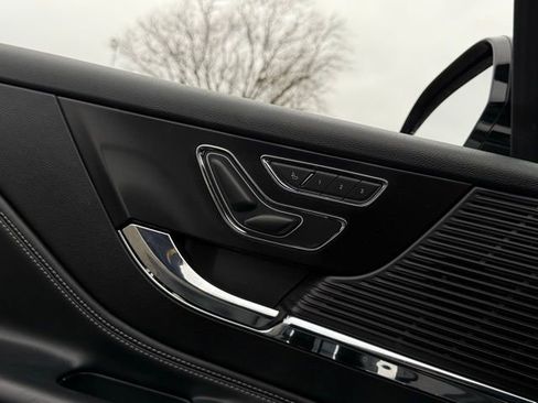 Used 2022 Lincoln Corsair AWD w/ Premium Package image 15