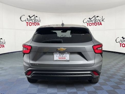 Used 2024 Chevrolet Trax LS w/ LS Convenience Package image 7