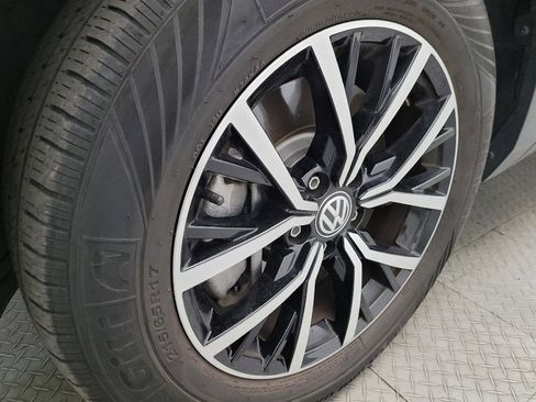 Used 2021 Volkswagen Tiguan SE image 31