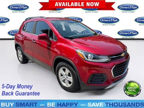 Used 2020 Chevrolet Trax LT w/ LT Convenience Package FWD image 1