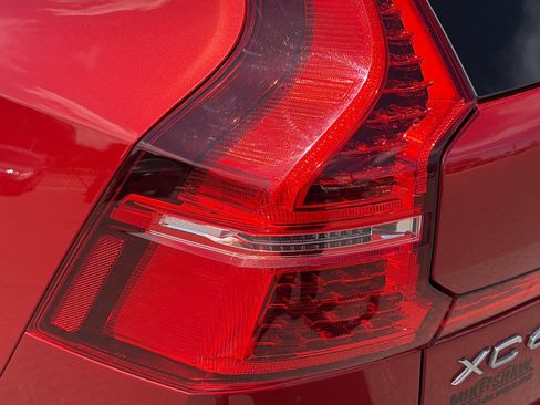 Used 2018 Volvo XC60 T6 Inscription w/ Luxury Seat Package AWD/4WD image 27