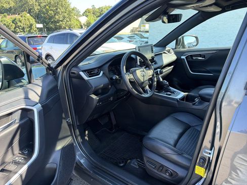 Used 2022 Toyota RAV4 XSE AWD/4WD image 16