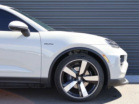 Certified 2026 Porsche Macan 4 Electric AWD/4WD image 12