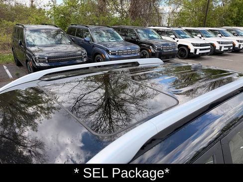 Used 2025 Hyundai Venue SEL FWD image 9
