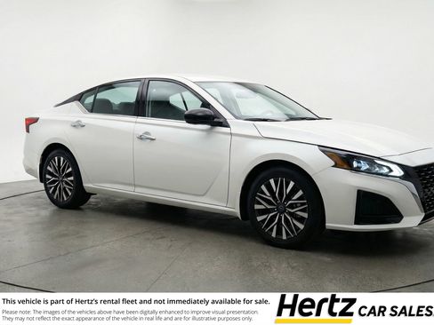 Used 2025 Nissan Altima 2.5 SV image 1