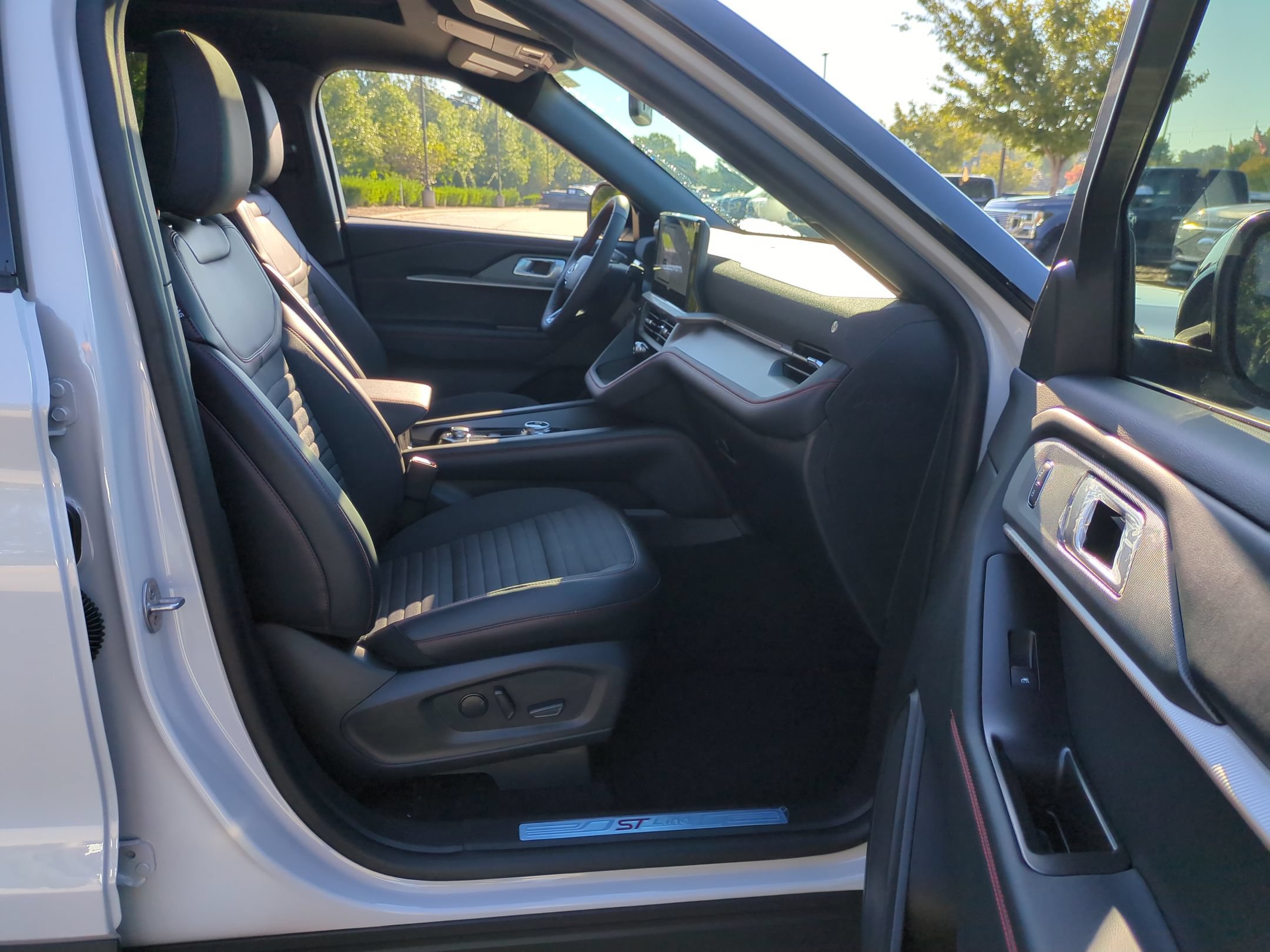 New 2027 Ford Explorer ST-Line w/ Premium Package AWD/4WD image 38