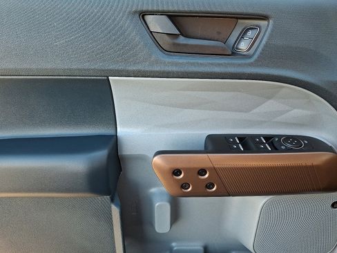 Used 2024 Ford Maverick Lariat image 12