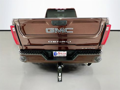 Used 2024 GMC Sierra 2500 Denali Ultimate image 6