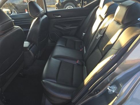 Used 2020 Nissan Altima 2.5 SR w/ Premium Package image 9