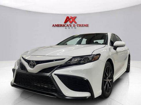 Used 2023 Toyota Camry SE w/ Convenience Package FWD image 2