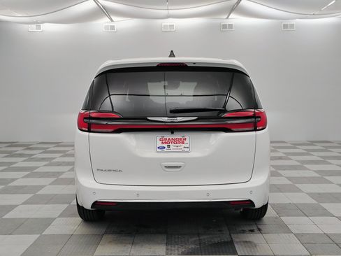 New 2026 Chrysler Pacifica Select FWD image 9