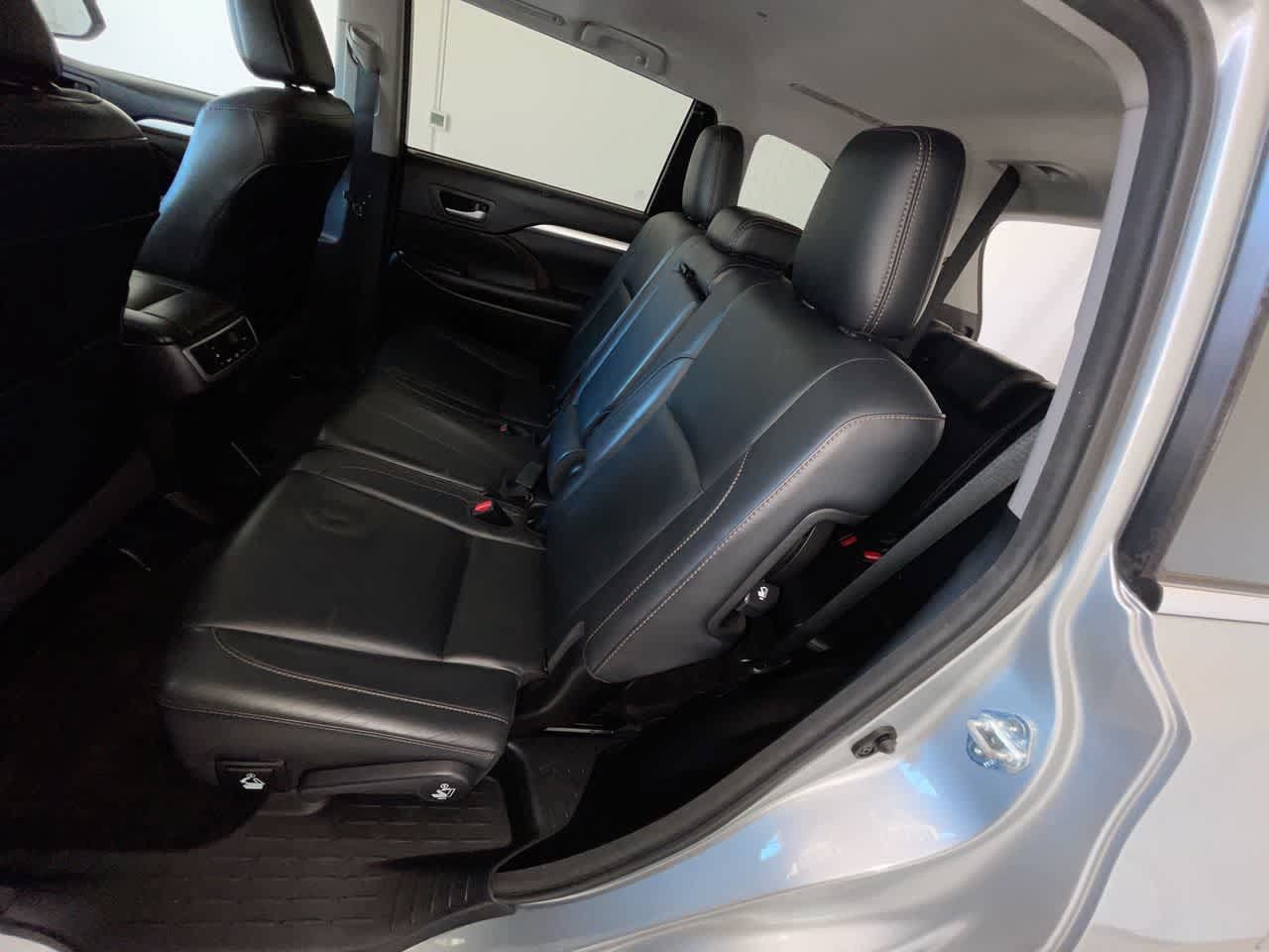 Used 2017 Toyota Highlander XLE AWD/4WD image 23