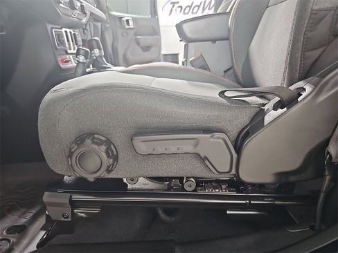 Used 2024 Jeep Wrangler Rubicon w/ Convenience Group image 34