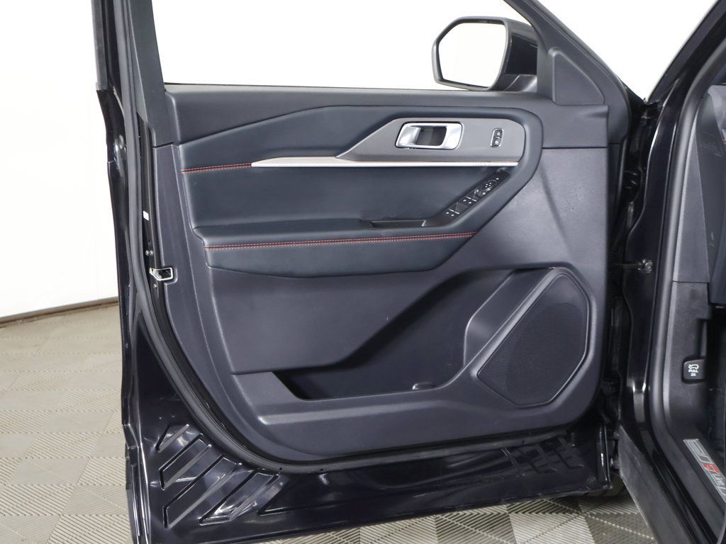 Used 2025 Ford Explorer ST-Line w/ ST-Line Street Pack AWD/4WD image 24