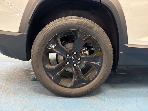 New 2026 Chevrolet Equinox LT w/ Midnight Edition AWD/4WD image 5