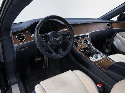 Used 2024 Bentley Continental GT image 4